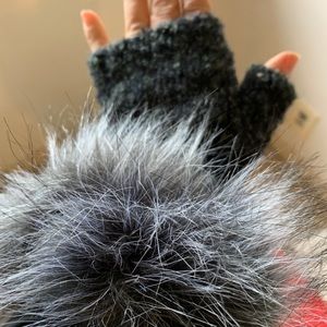 Caroline Amato fur gloves sz S